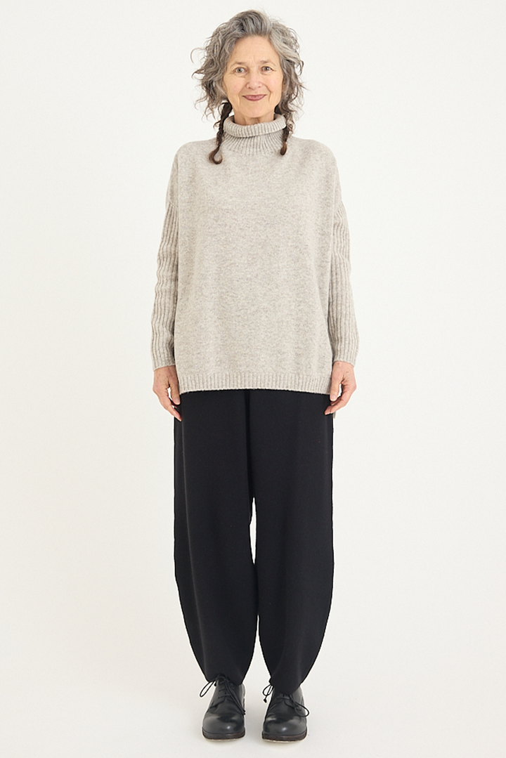 Freeman-B - Bulky High Neck Top