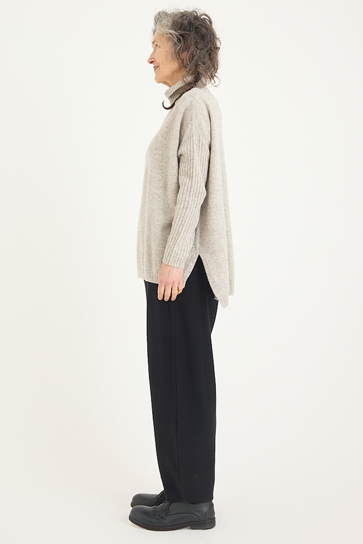 Freeman-B - Bulky High Neck Top