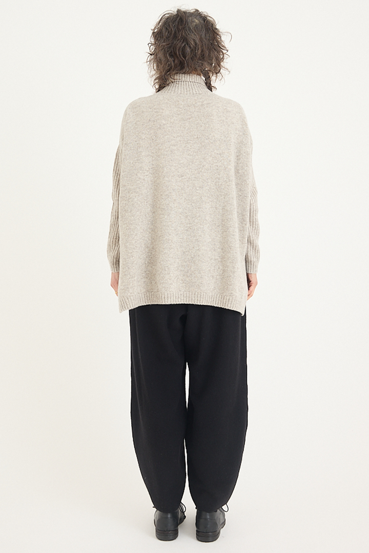Freeman-B - Bulky High Neck Top