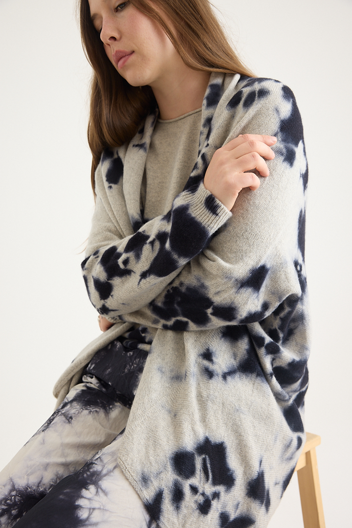 Suzusan - Cashmere Seamless Upside-Down Cape