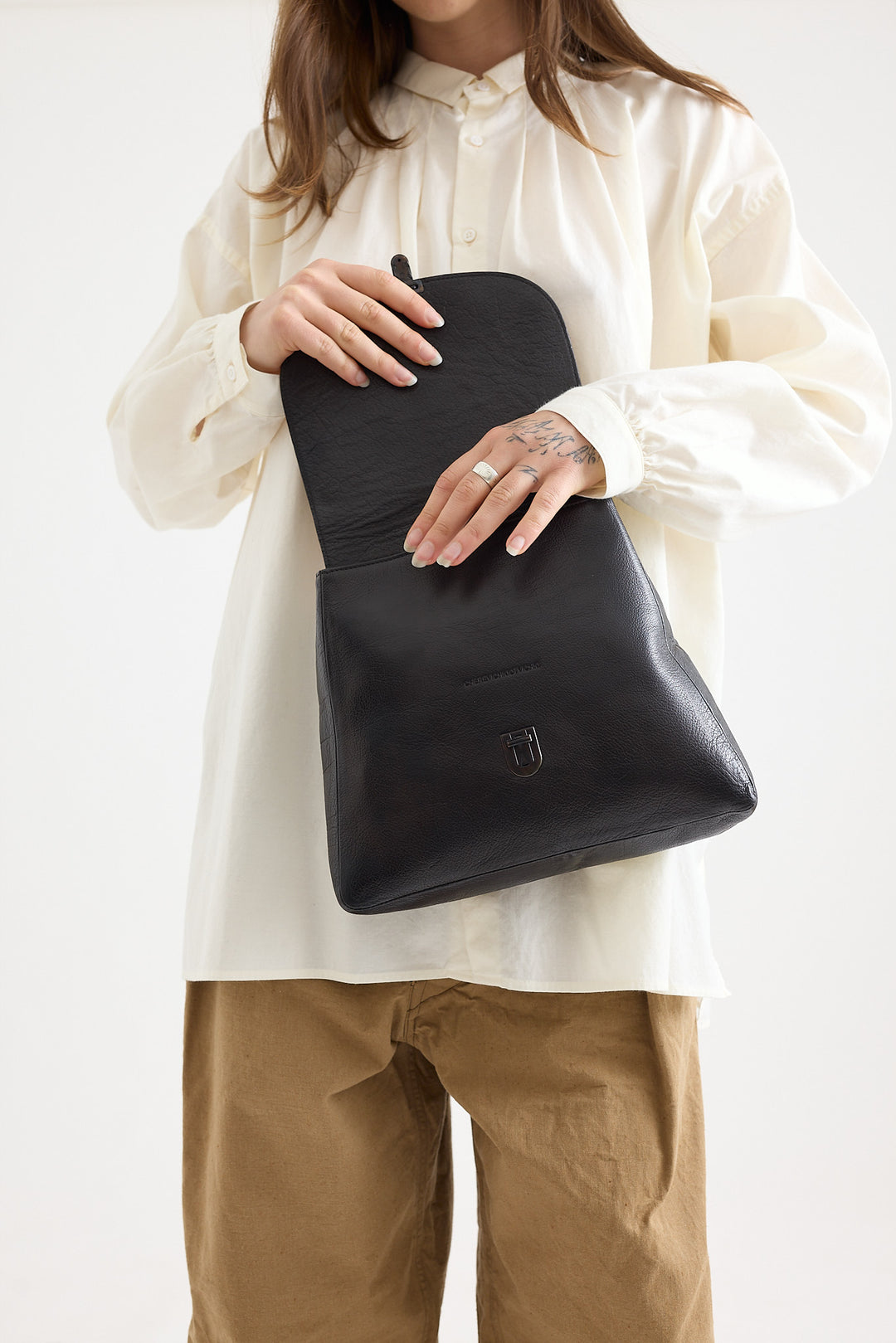 Cherevichkiotvichki - Flat Small Lock Bag - Shoulder Handle