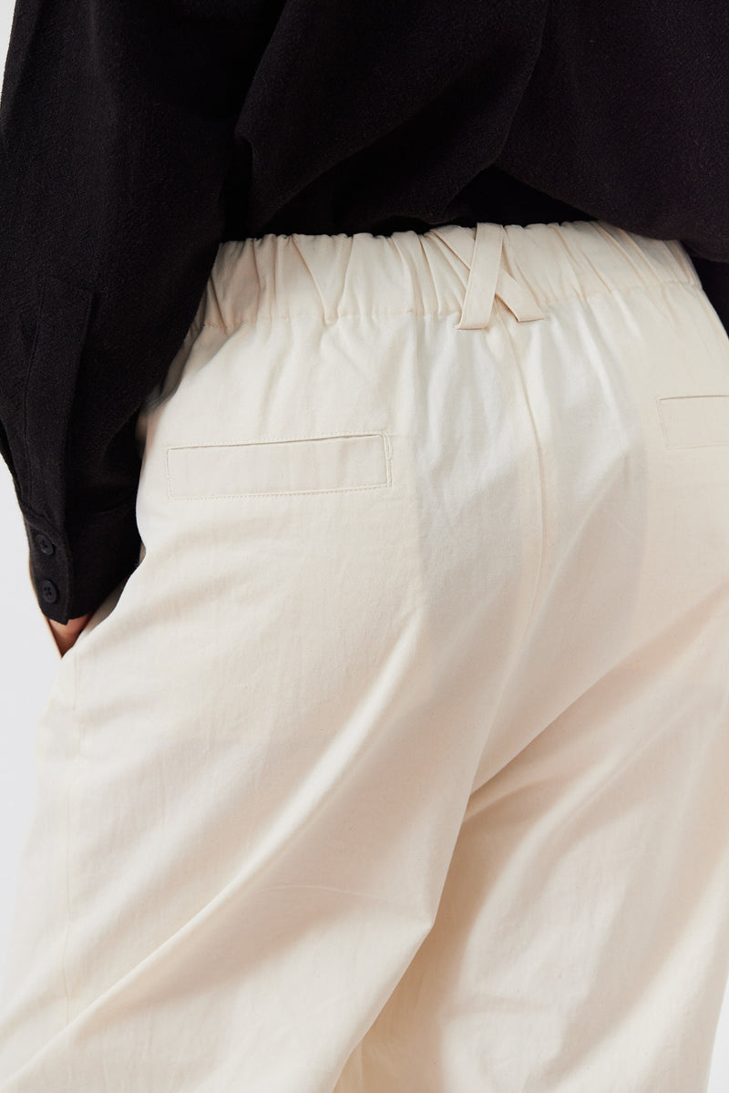 7115 by Szeki - Elastic Drop-Crotch Trousers