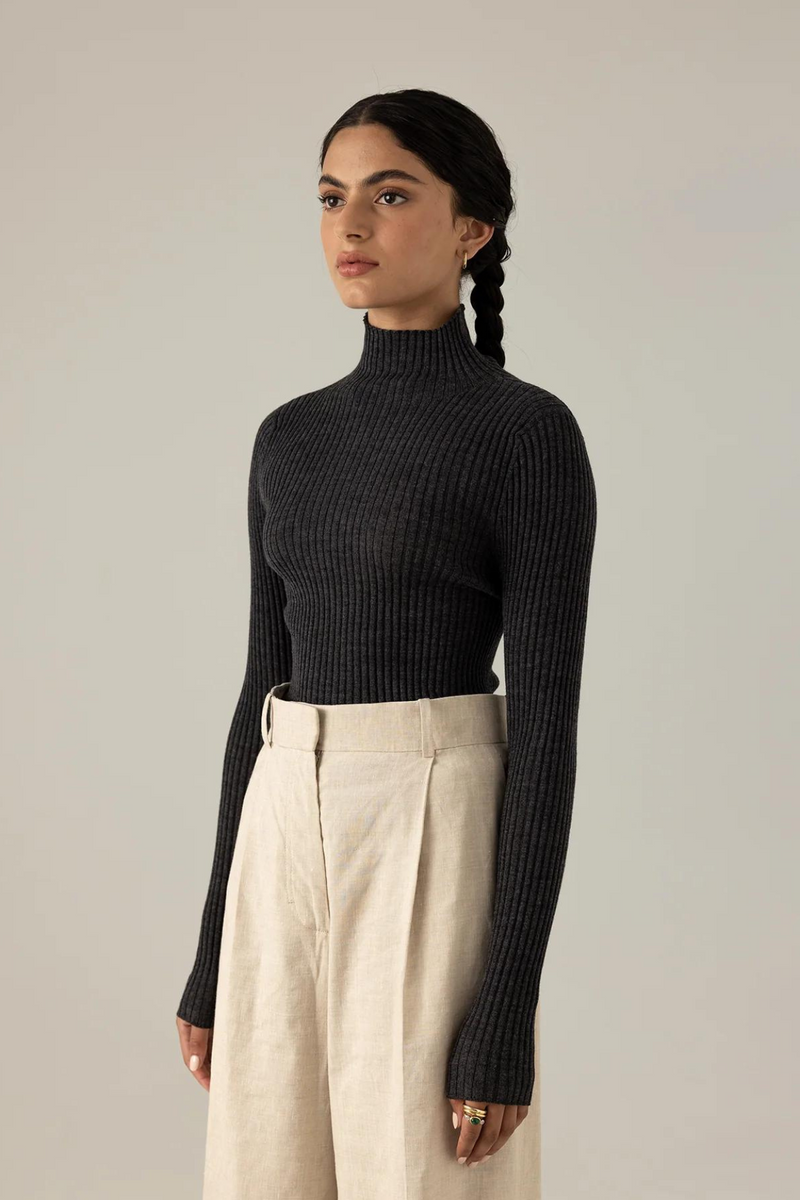 Francie - Essence Turtle Neck / Charcoal