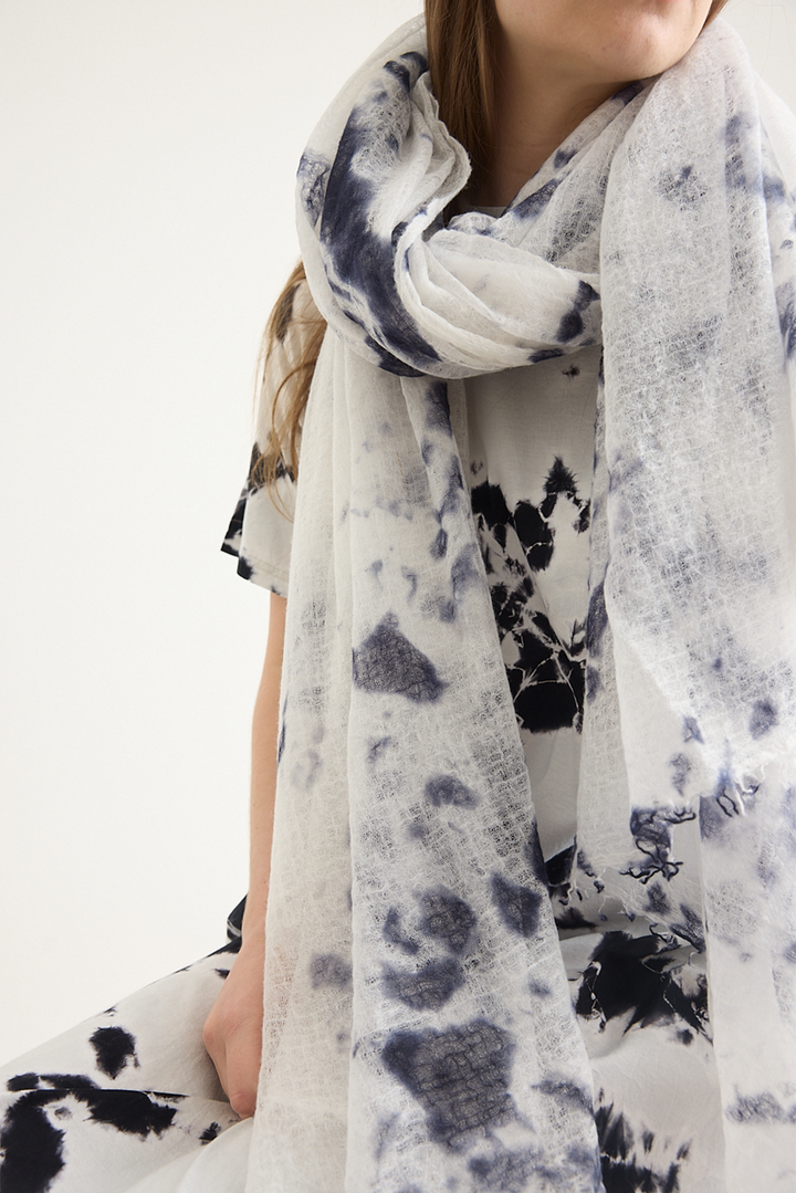Suzusan - Hand Woven Feather Weight Cashmere Shawl