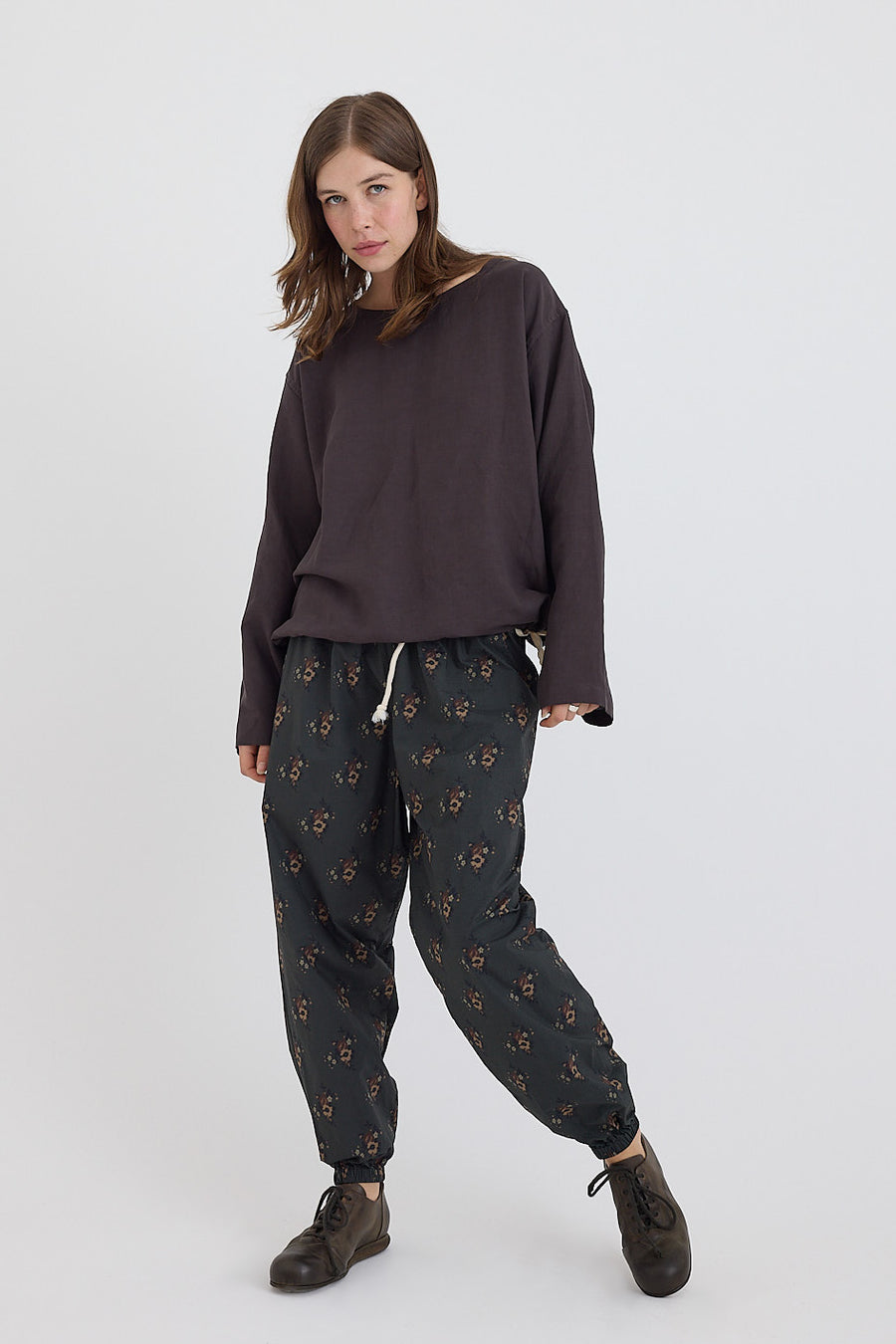 SONO ソノ / JTHRO Joggers AHS / Mud Grey Sono - Jethro Cotton Joggers with Drawstring – Scarlet Jones