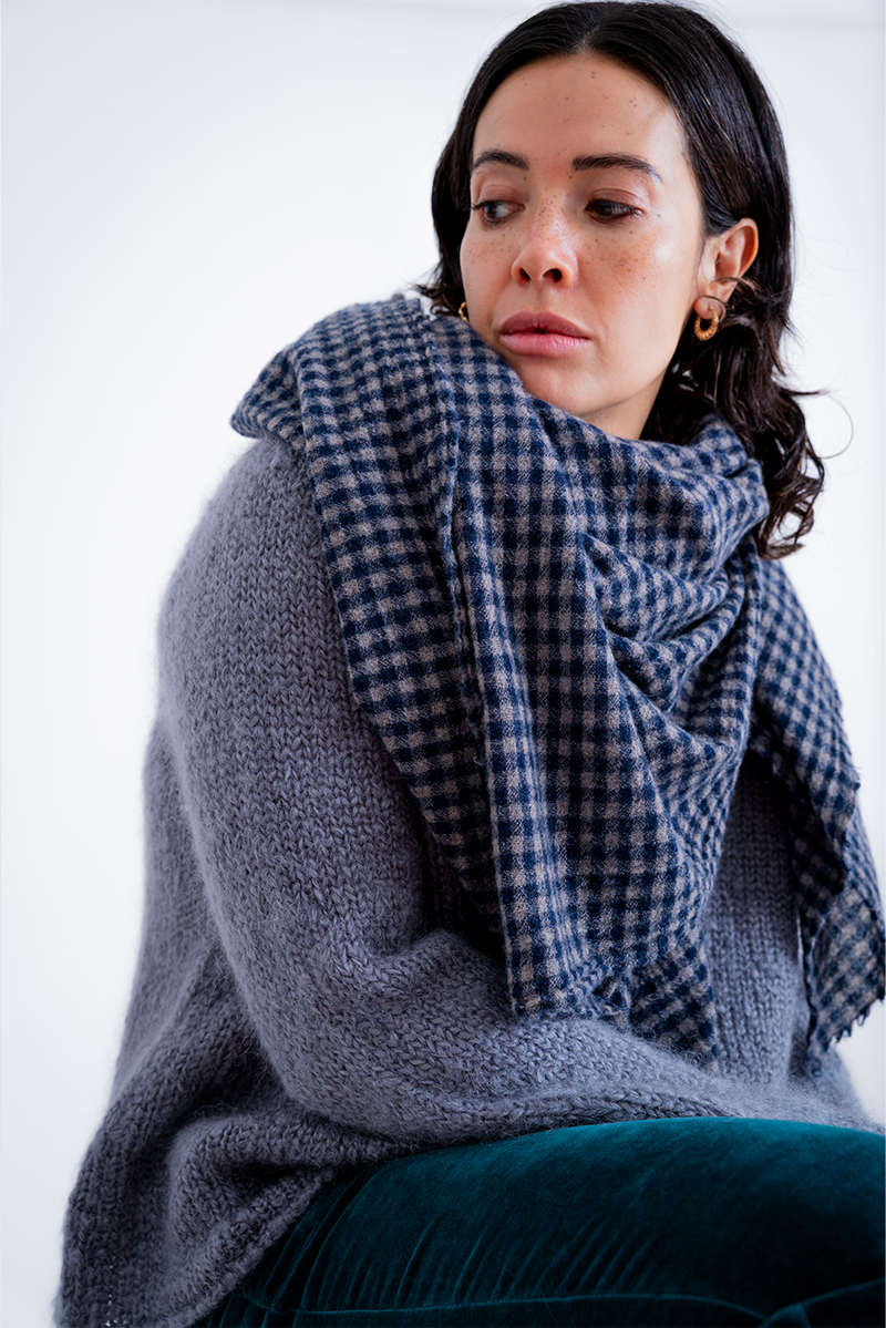 小物 AW25/26 apuntob / P1921 Cashmere Stole Apuntob - Stole - Cashmere – Scarlet Jones