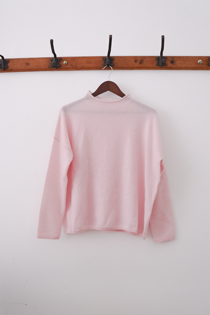 Mia Fratino - Sloane Mockneck