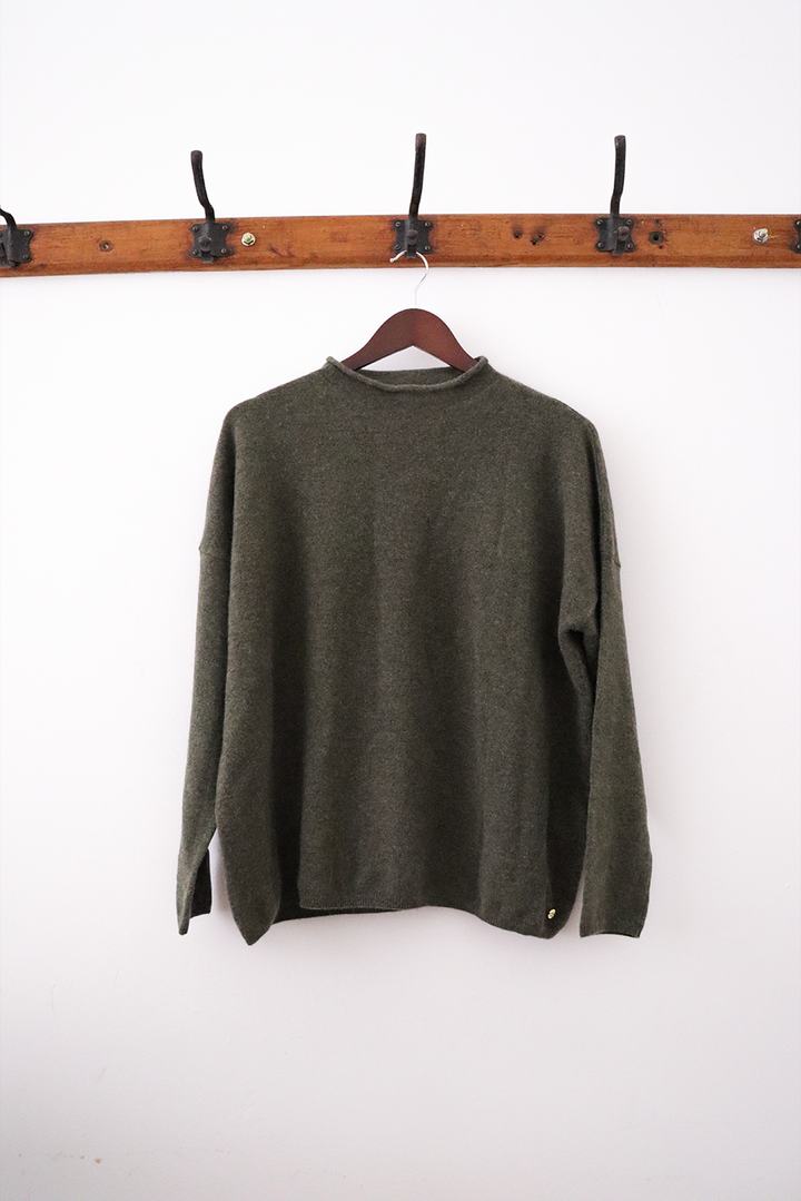 Mia Fratino - Sloane Mockneck