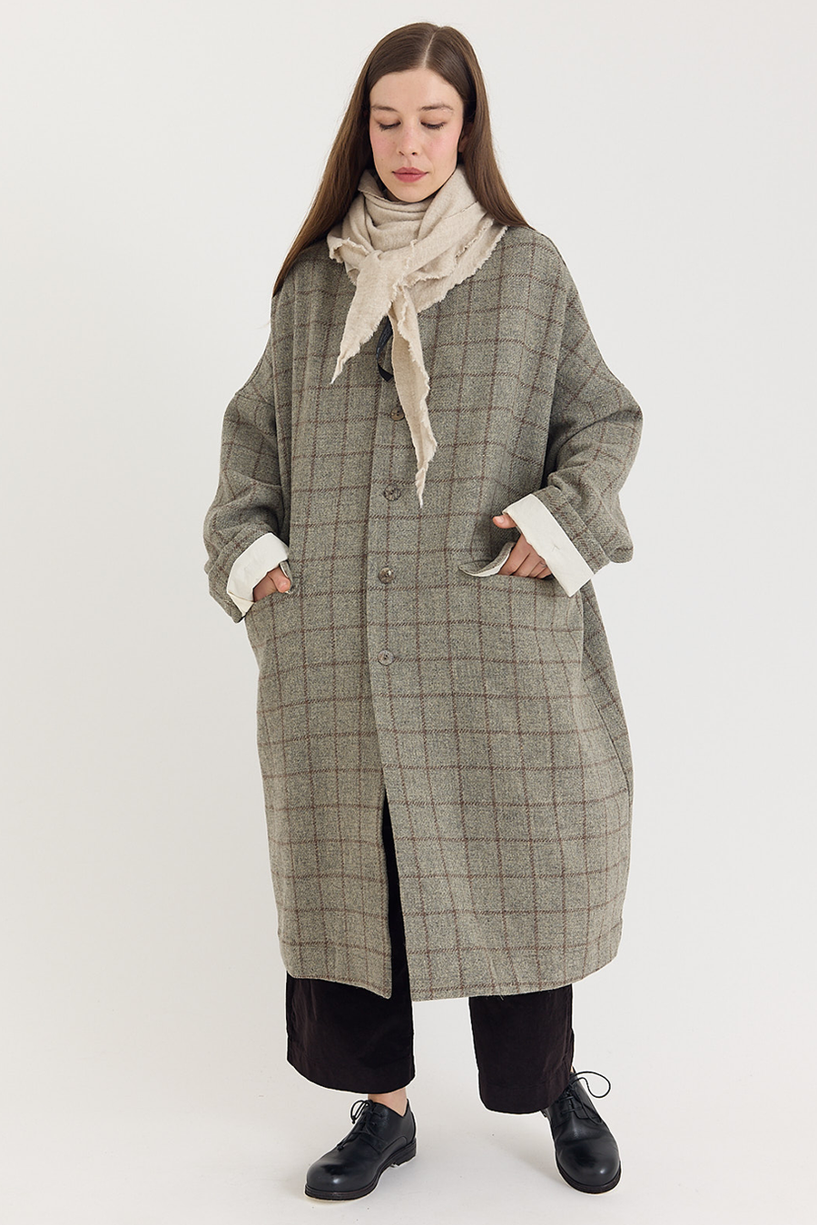 25AW 新品ALBUM DI FAMIGLIA のTRIANGLE SCARF Album di Famiglia Tartan Triangle Scarf in Ink Blue | Santa Fe Dry