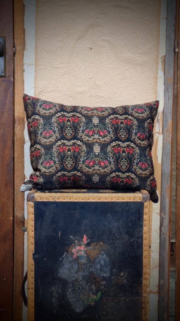 Jennifer Lanne - Laureate Velveteen Cushion Cover