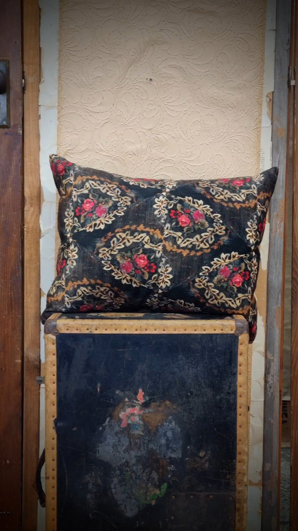 Jennifer Lanne - Laureate Velveteen Cushion Cover