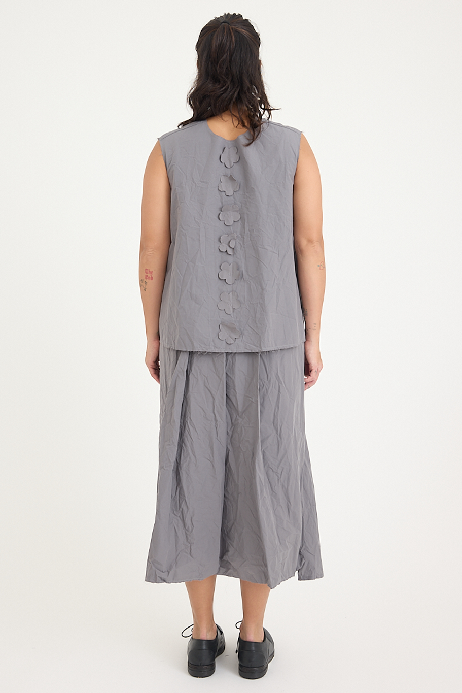 SCHA - V Back Sleeveless Top - Flowers