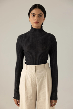 Francie - Essence Turtle Neck / Charcoal