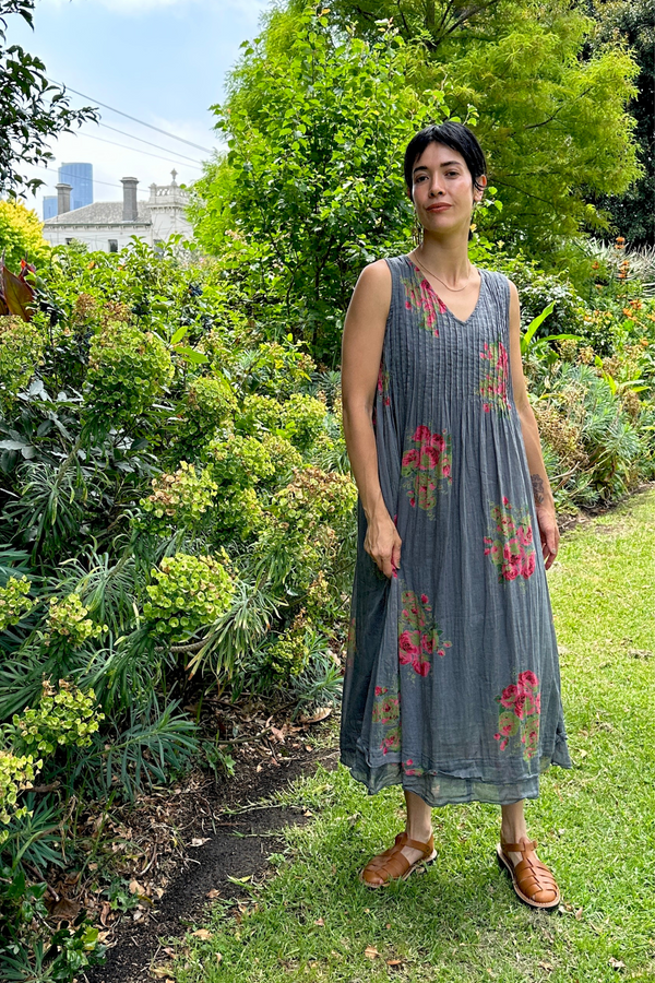 Voyage - Sleeveless Pintuck Dress